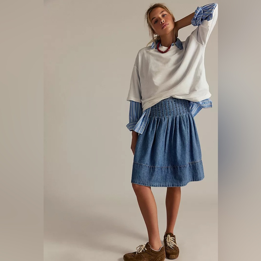 New Free People We The Free Peyton Pintuck Denim Jean Midi Skirt sz 6 - Picture 3 of 6